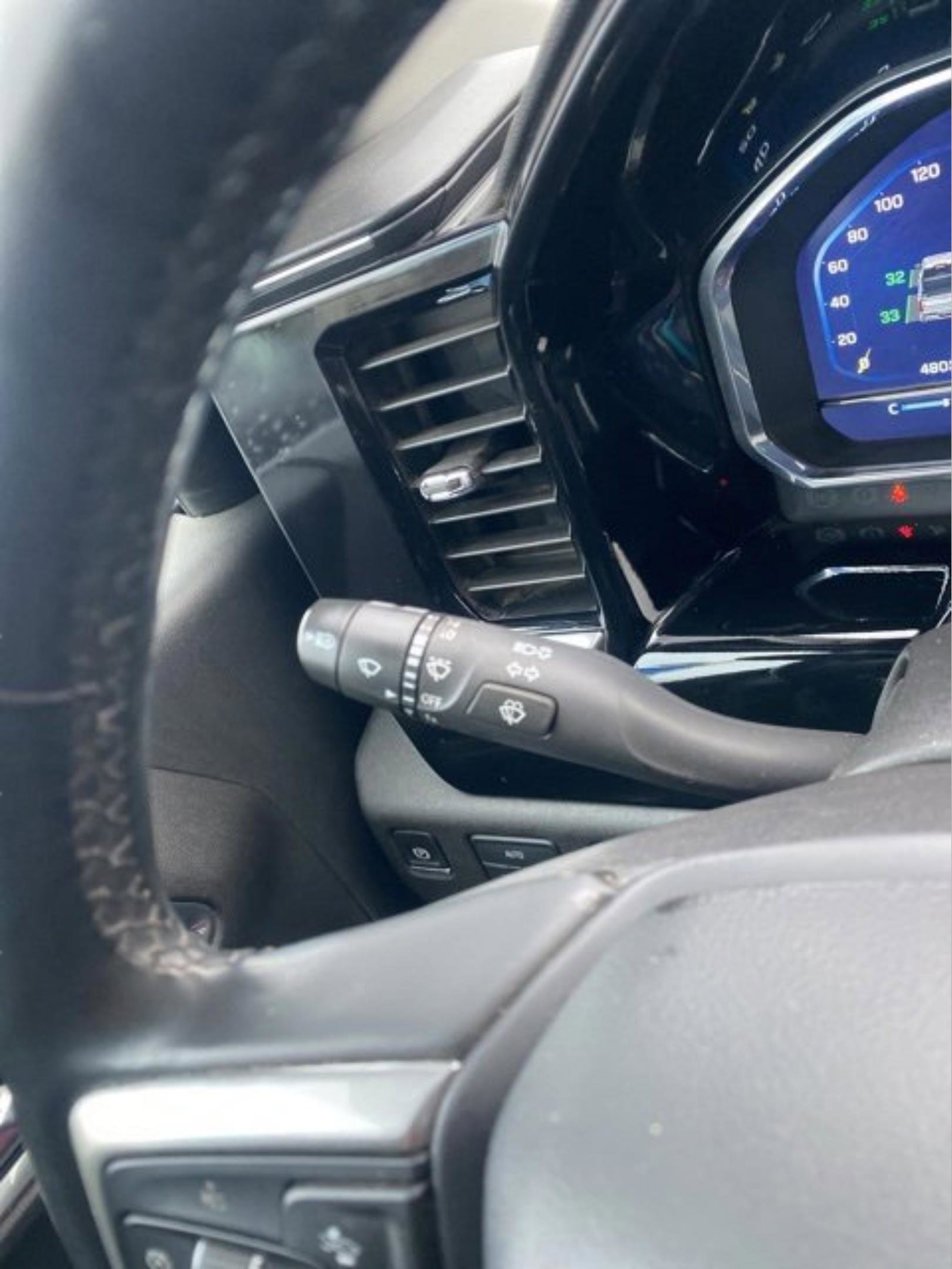 Used 2025 Chevrolet Silverado 1500 LT image 18