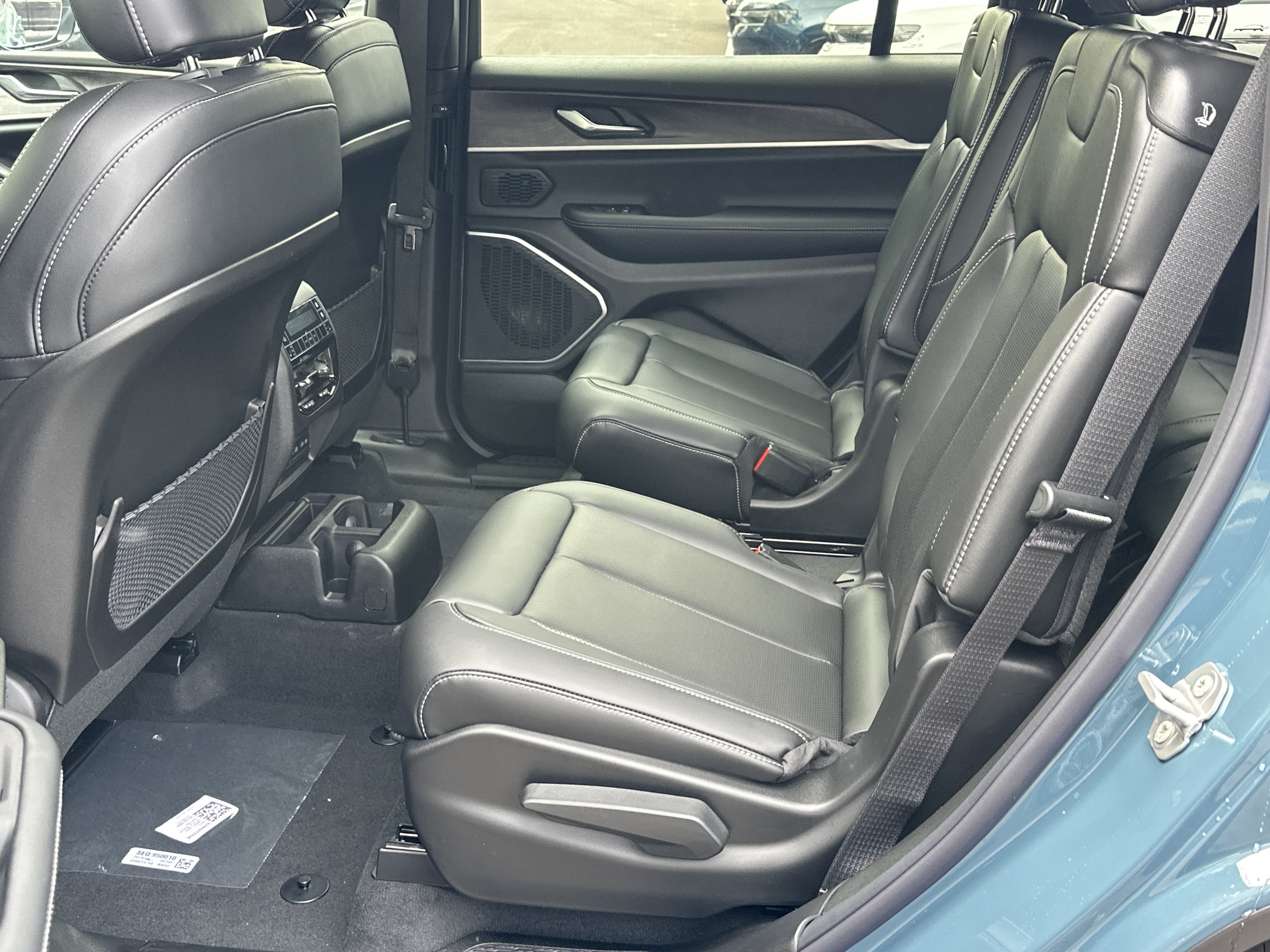New 2026 Jeep Grand Cherokee L Limited w/ Luxury Tech Group II AWD/4WD image 28