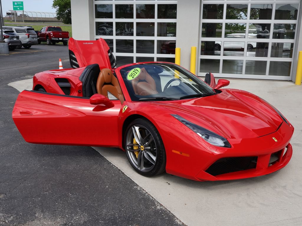 Used 2019 Ferrari 488 Spider RWD image 33