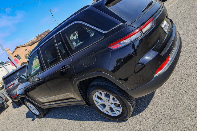 Used 2023 Jeep Grand Cherokee Limited image 8