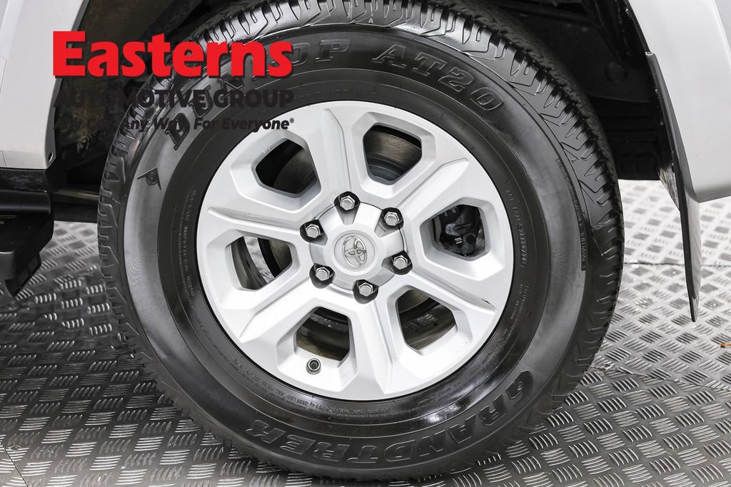 Used 2024 Toyota 4Runner SR5 AWD/4WD image 29