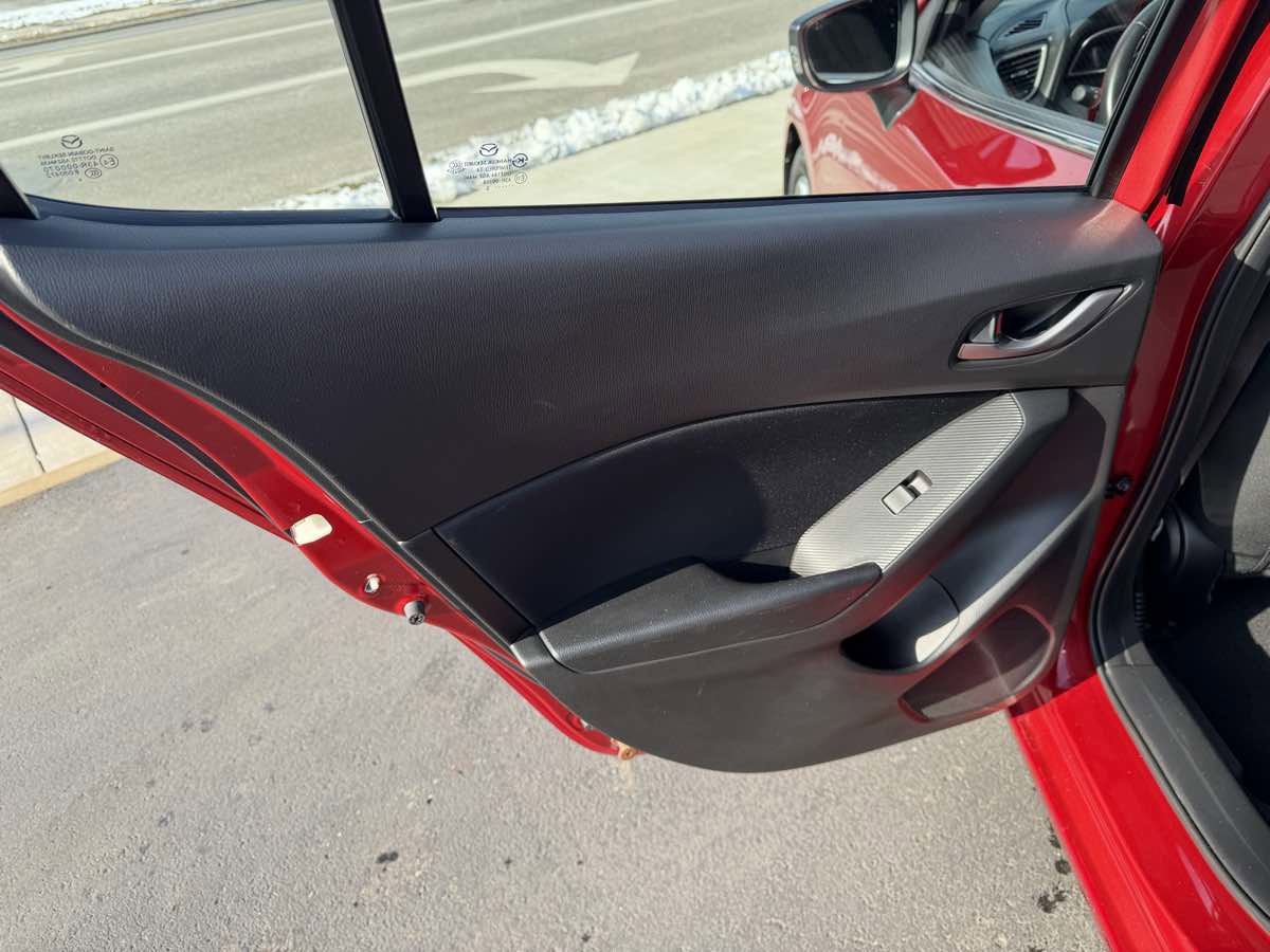 Used 2015 MAZDA MAZDA3 i Touring image 14