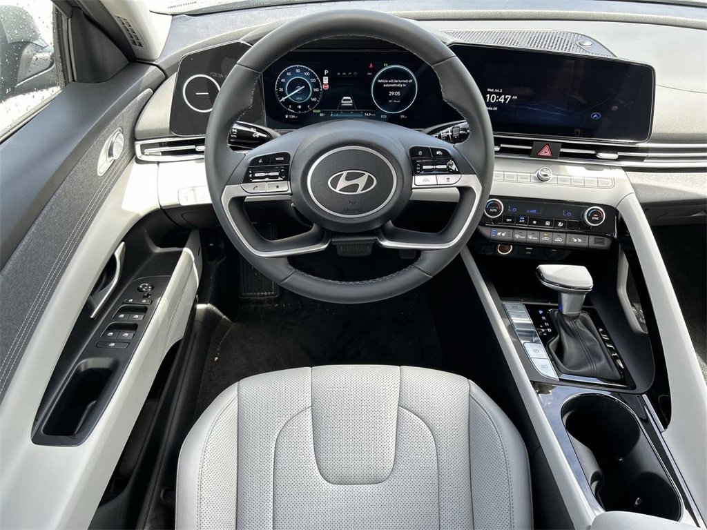 New 2025 Hyundai Elantra Limited image 4