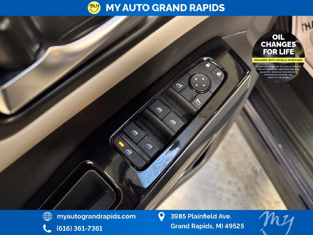 Used 2025 Nissan Pathfinder SL AWD/4WD image 11