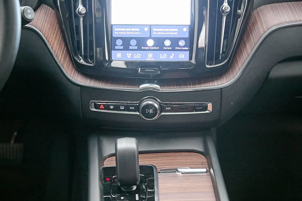 Certified 2024 Volvo XC60 T8 Plus w/ Protection Package Premier AWD/4WD image 27
