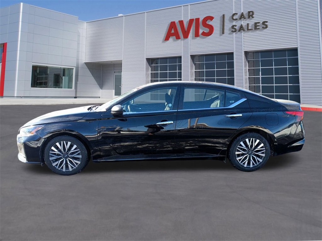 Used 2024 Nissan Altima 2.5 SV image 2