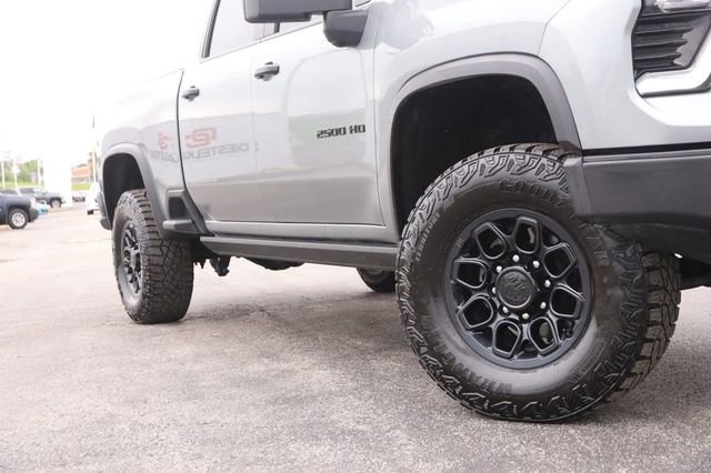 Used 2024 Chevrolet Silverado 2500 ZR2 w/ ZR2 Bison Edition AWD/4WD image 3