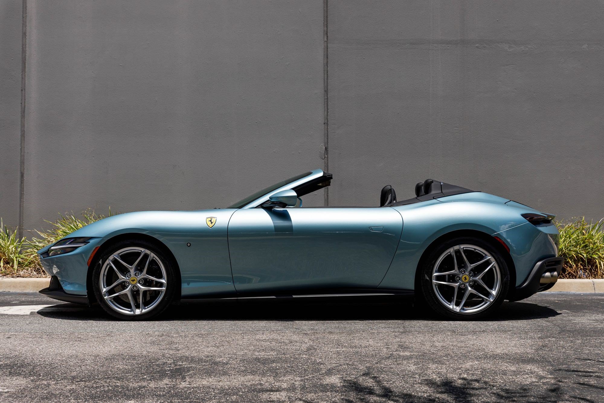 Used 2026 Ferrari Roma Spider RWD image 2