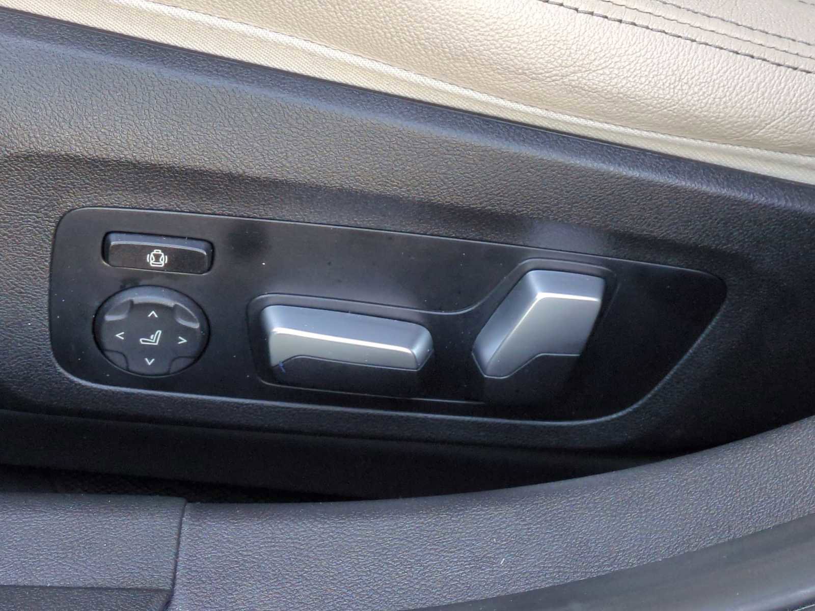 Certified 2022 BMW 330i xDrive Sedan w/ Premium Package 2 image 17