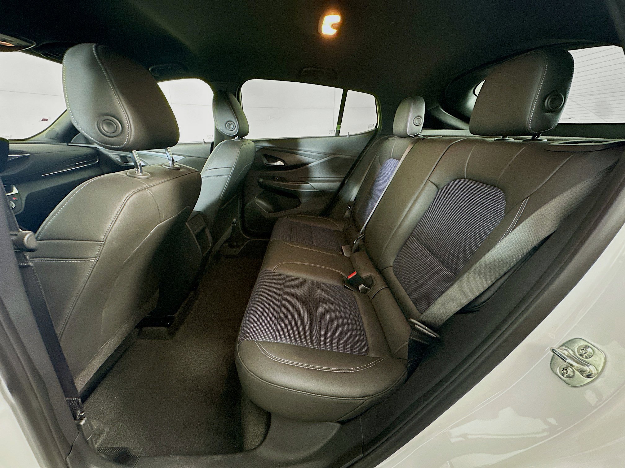 Used 2025 Buick Envista Preferred image 27