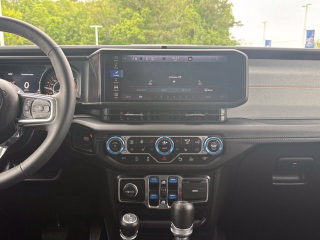 Used 2024 Jeep Wrangler Unlimited Sahara w/ Safety Group AWD/4WD image 17