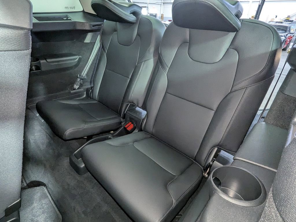 Used 2016 Volvo XC90 T6 Momentum w/ Momentum Plus Package image 46
