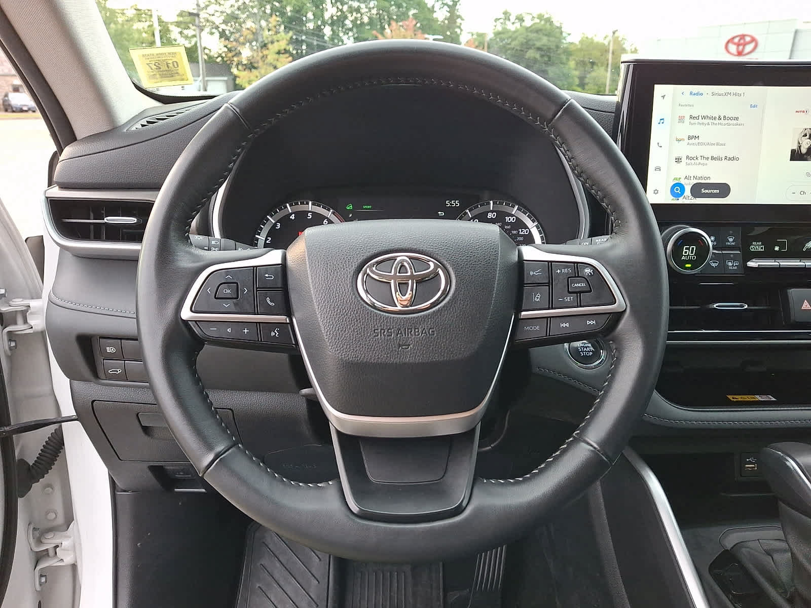 Used 2023 Toyota Highlander XLE AWD/4WD image 23