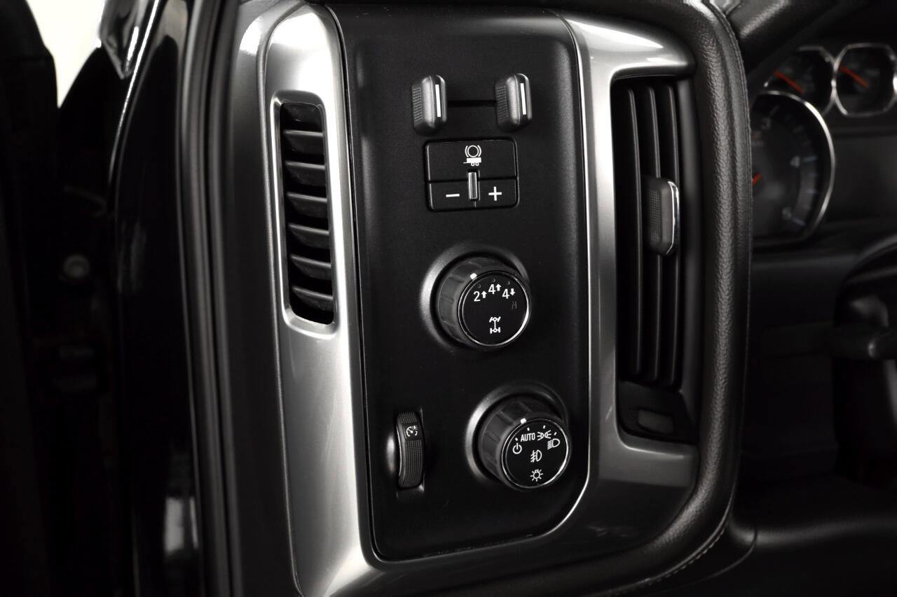 Used 2018 Chevrolet Silverado 2500 LTZ image 31
