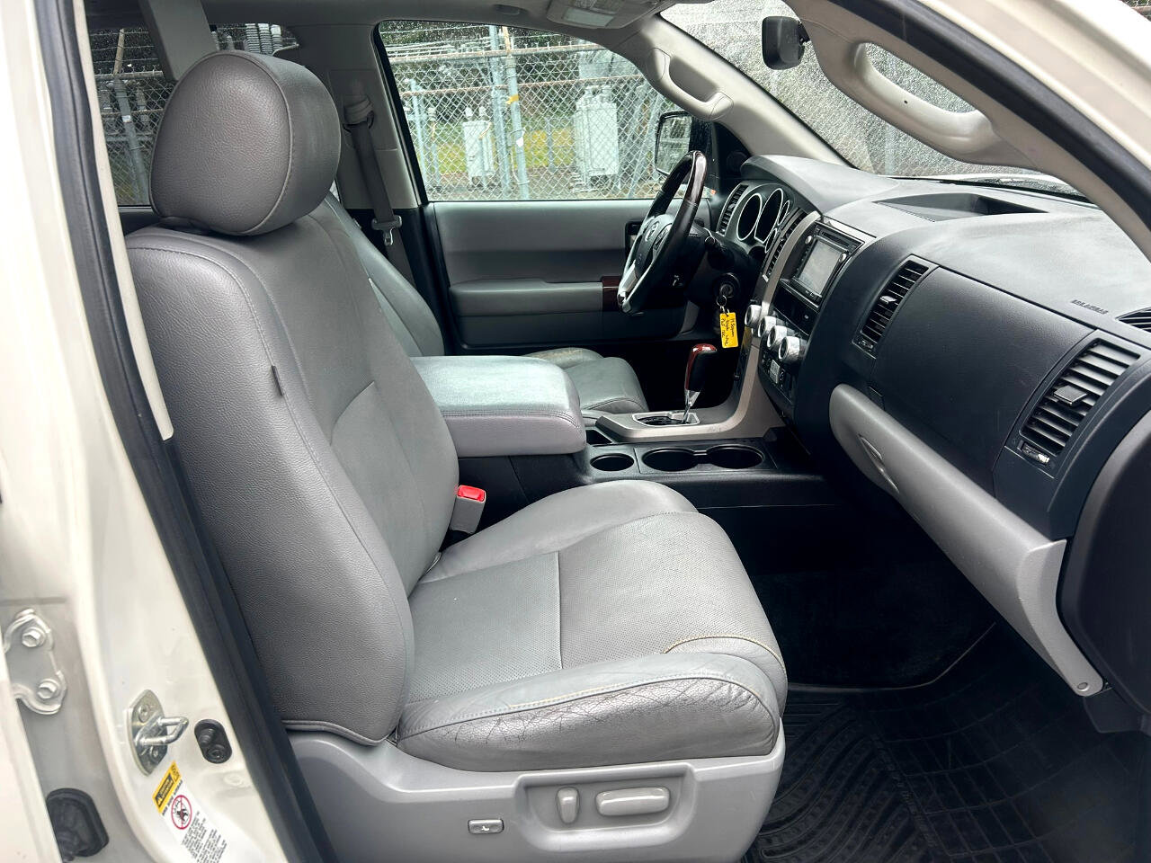 Used 2014 Toyota Sequoia Platinum image 19