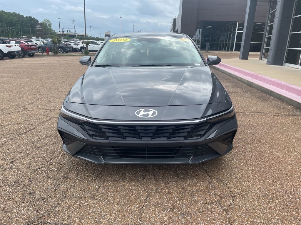 Used 2024 Hyundai Elantra SEL image 1
