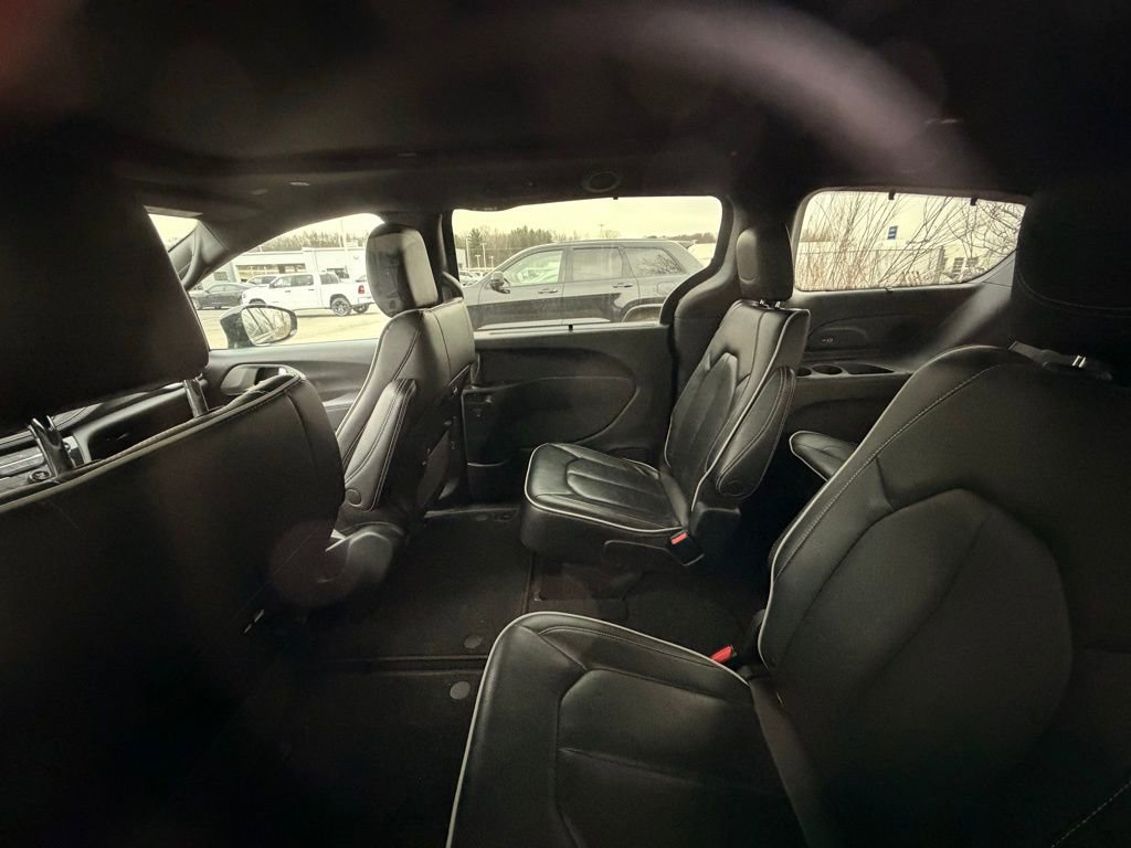 Used 2023 Chrysler Pacifica Limited w/ S Appearance Package image 11