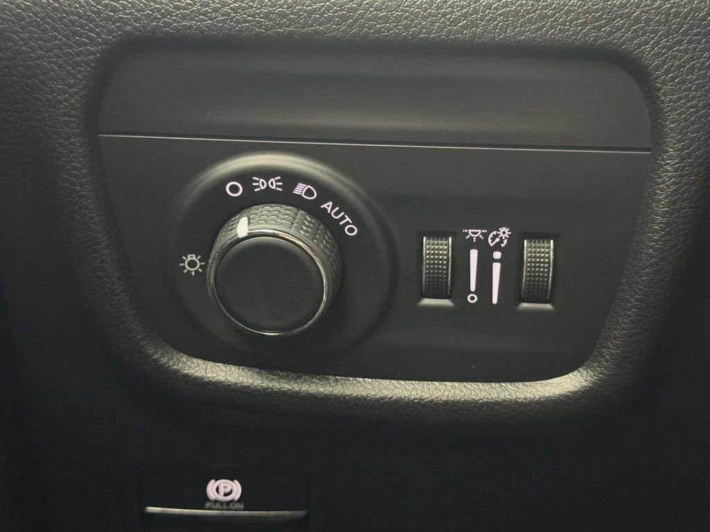 Used 2023 Jeep Grand Cherokee L Laredo AWD/4WD image 18