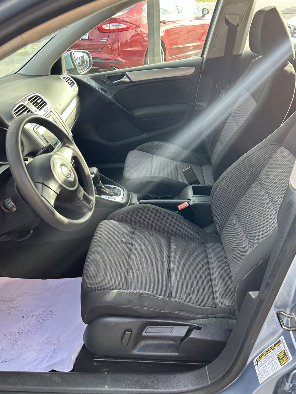 Used 2010 Volkswagen Golf 4-Door image 14