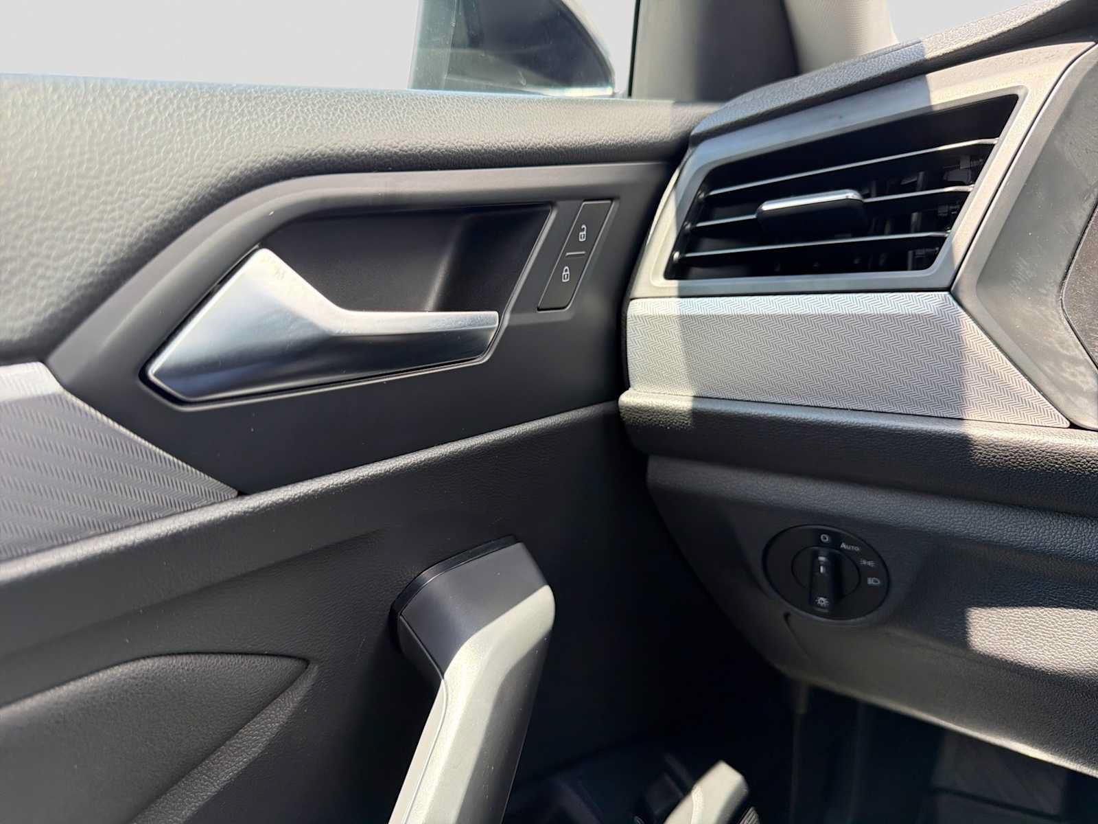Used 2019 Volkswagen Jetta S w/ Driver Assistance Package FWD image 17