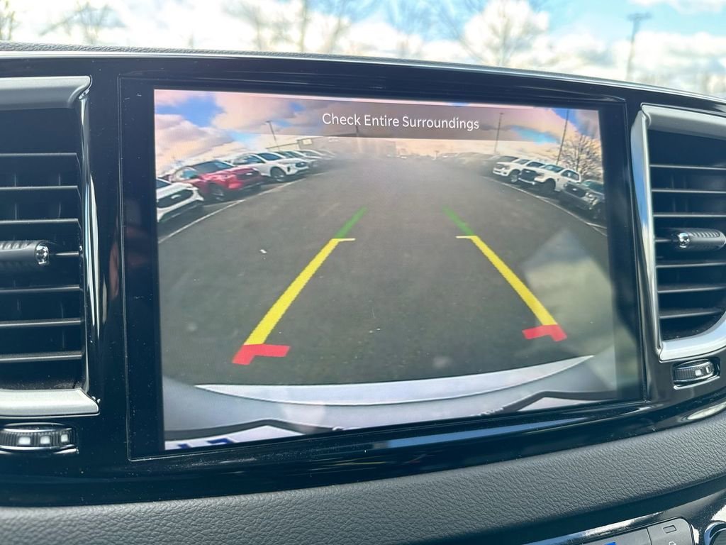 Used 2024 Chrysler Pacifica Touring-L image 15