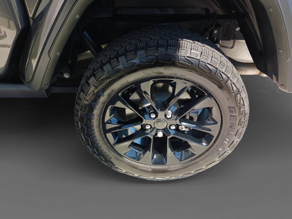 Used 2025 Jeep Gladiator Sport AWD/4WD image 8