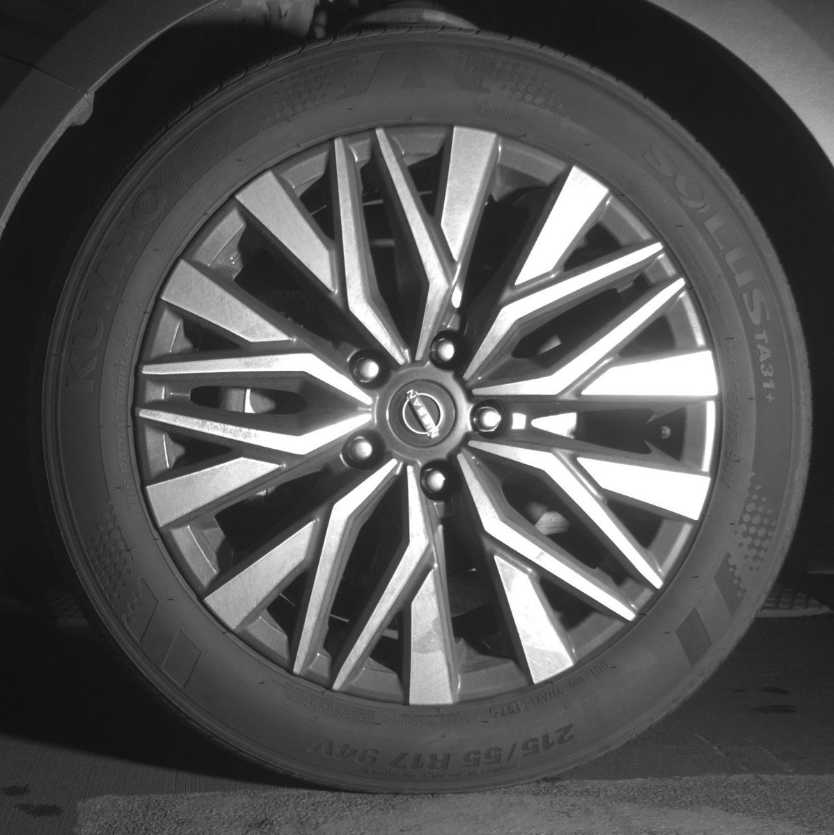 Used 2025 Nissan Altima 2.5 SV FWD image 12