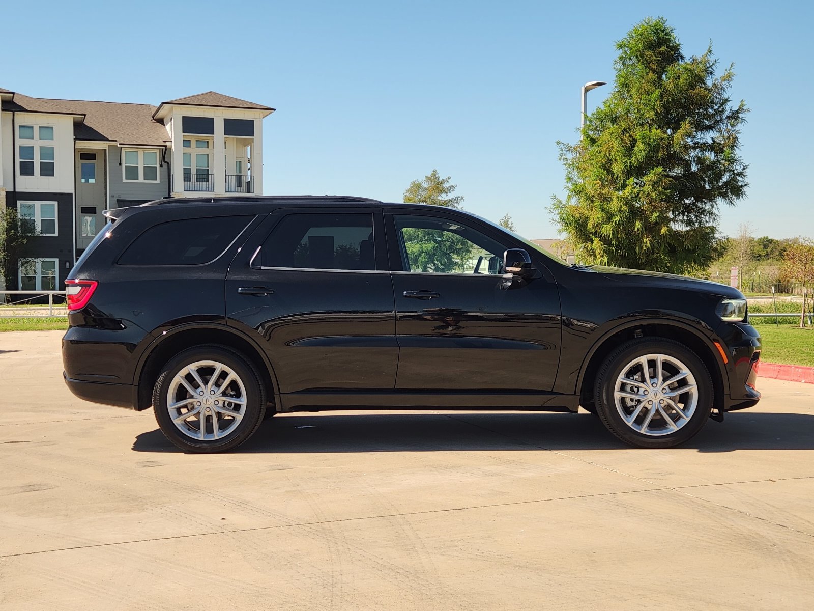 Used 2025 Dodge Durango GT AWD/4WD image 7
