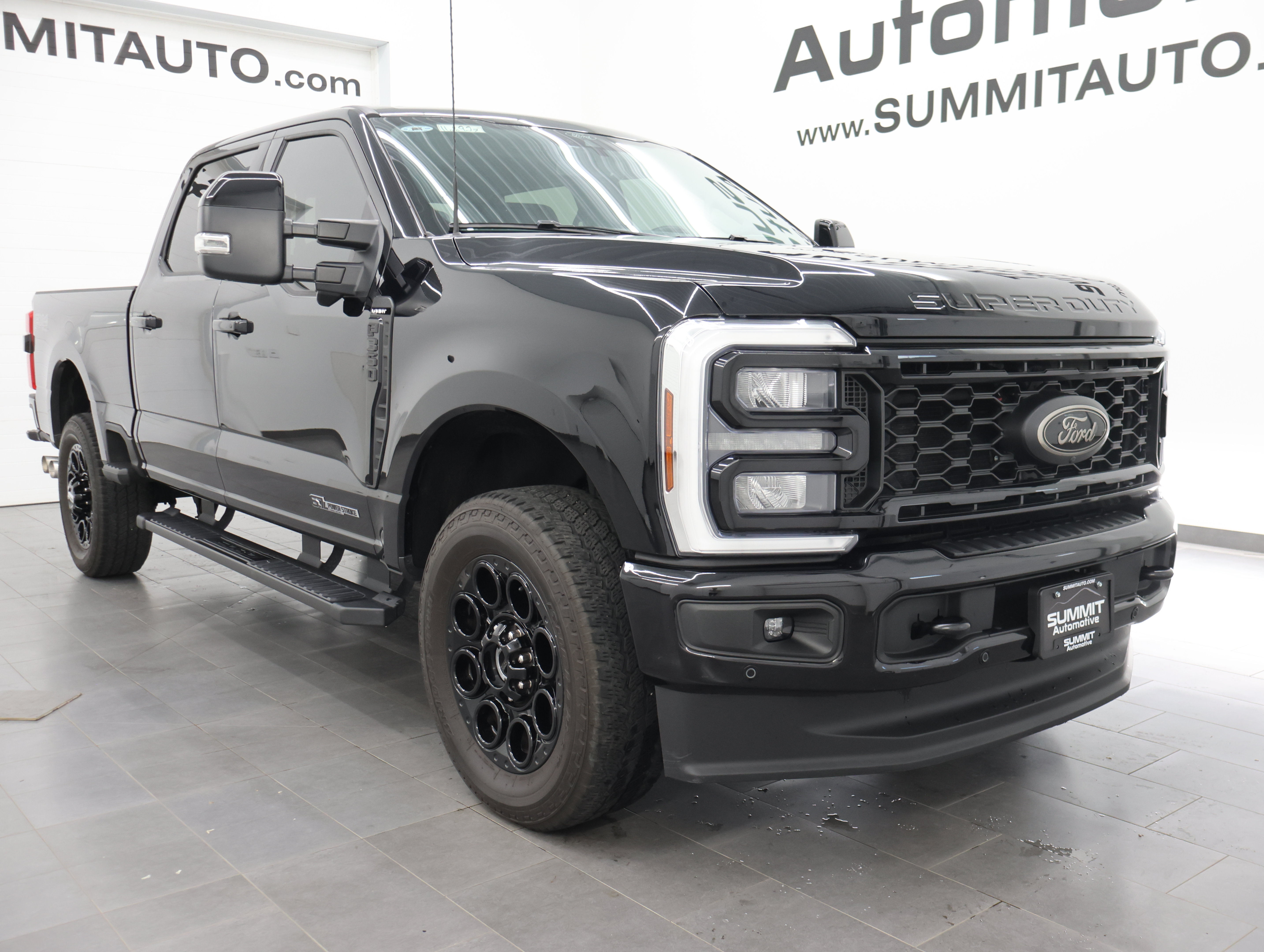 Used 2025 Ford F350 Lariat w/ Lariat Ultimate Package AWD/4WD image 2
