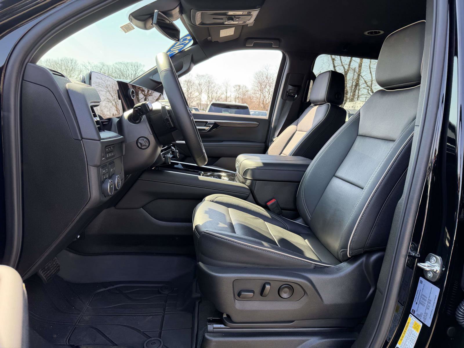 Certified 2025 Chevrolet Suburban Premier AWD/4WD image 10