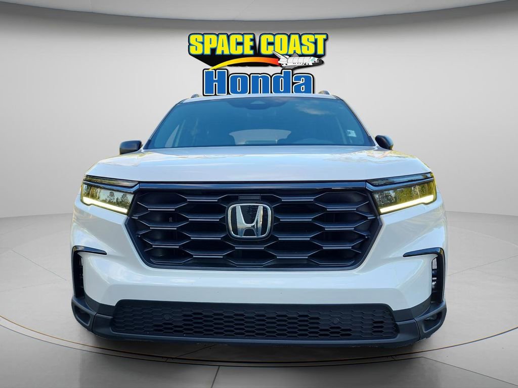 Used 2025 Honda Pilot Sport image 13