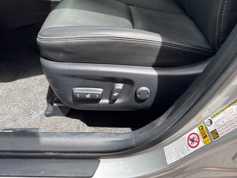 Used 2015 Toyota Prius V Five w/ Advanced Technology Package FWD image 30