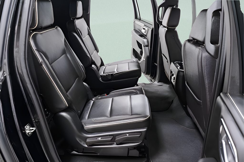 Used 2023 Chevrolet Suburban Premier AWD/4WD image 34