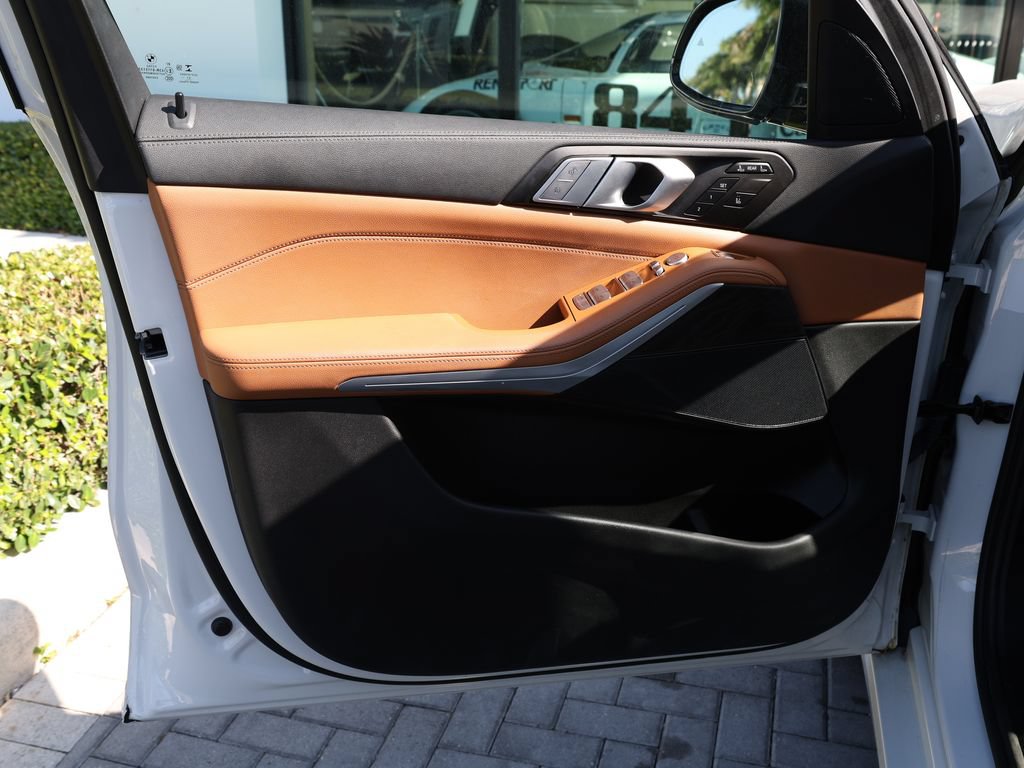 Used 2022 BMW X7 xDrive40i w/ Executive Package AWD/4WD image 14