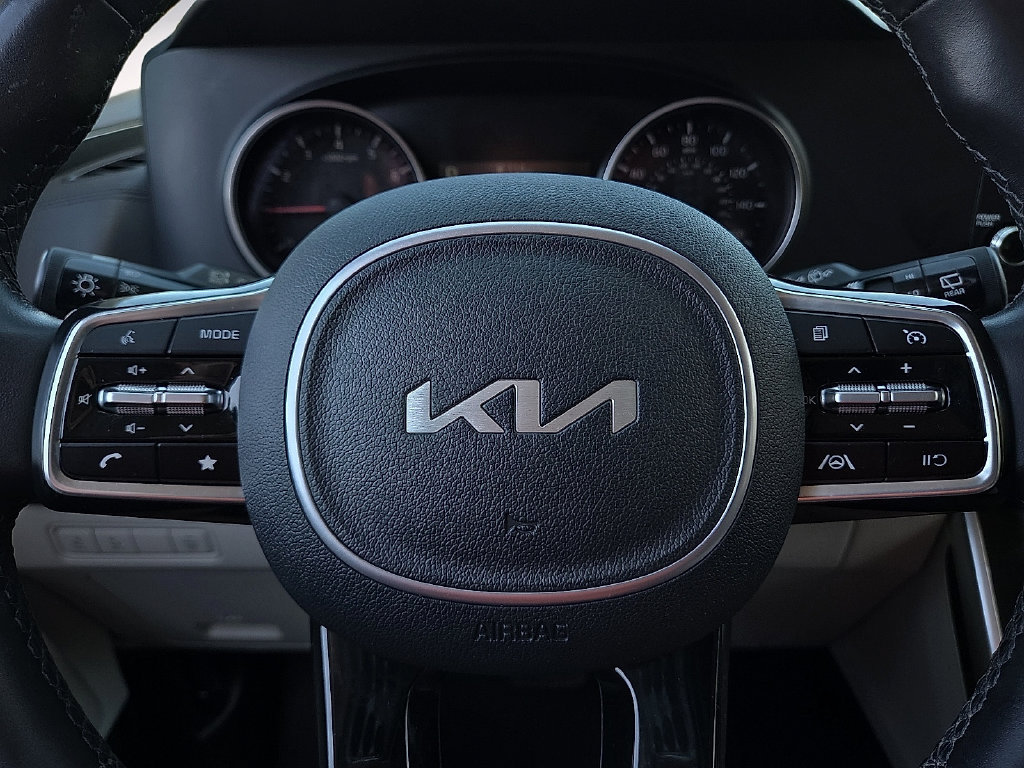 Used 2024 Kia Carnival LX FWD image 19