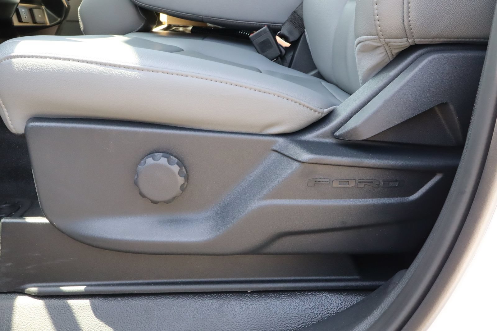New 2026 Ford F550 4x4 Regular Cab Super Duty image 23