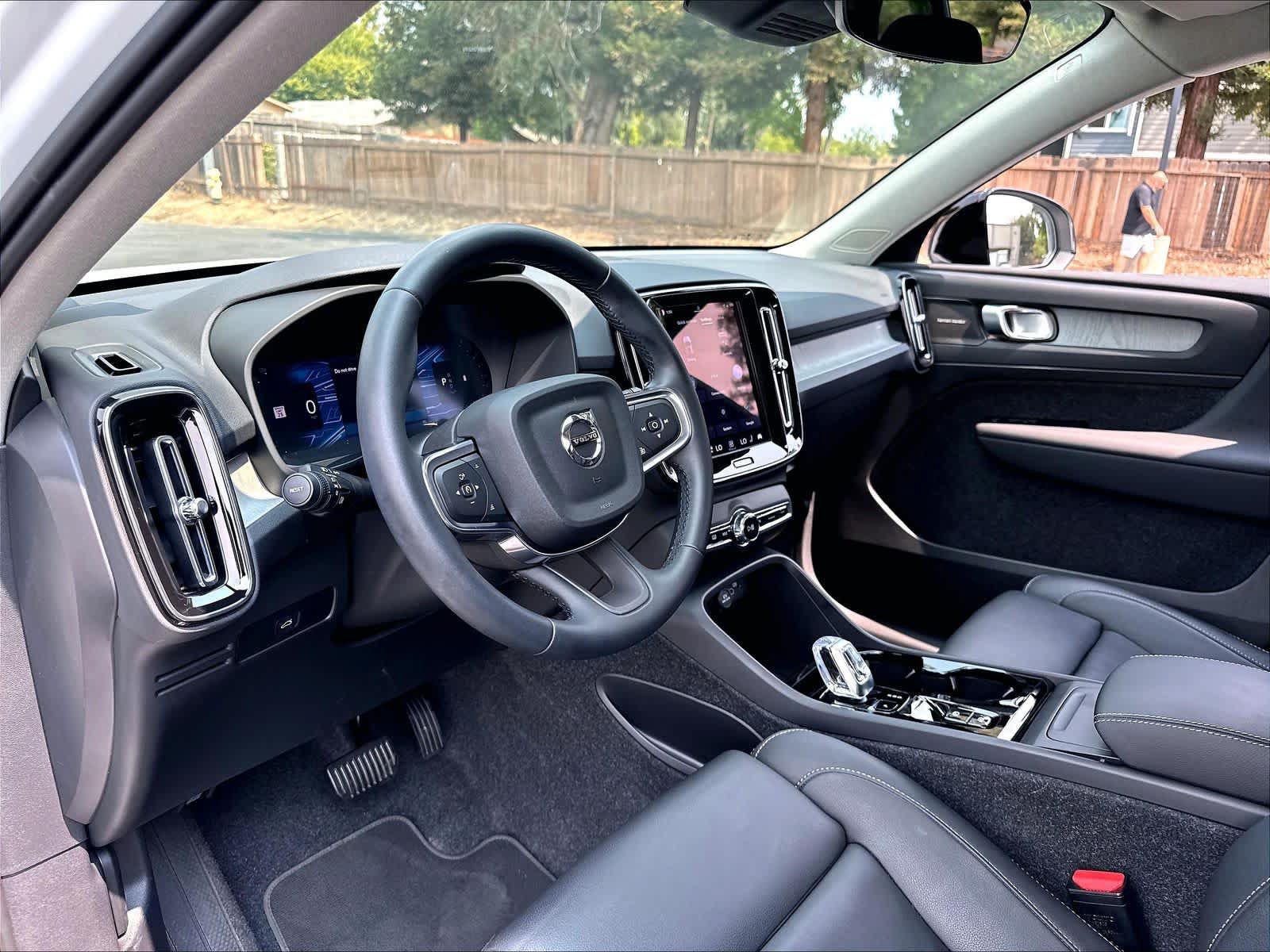 Used 2025 Volvo XC40 B5 Ultra AWD/4WD image 17