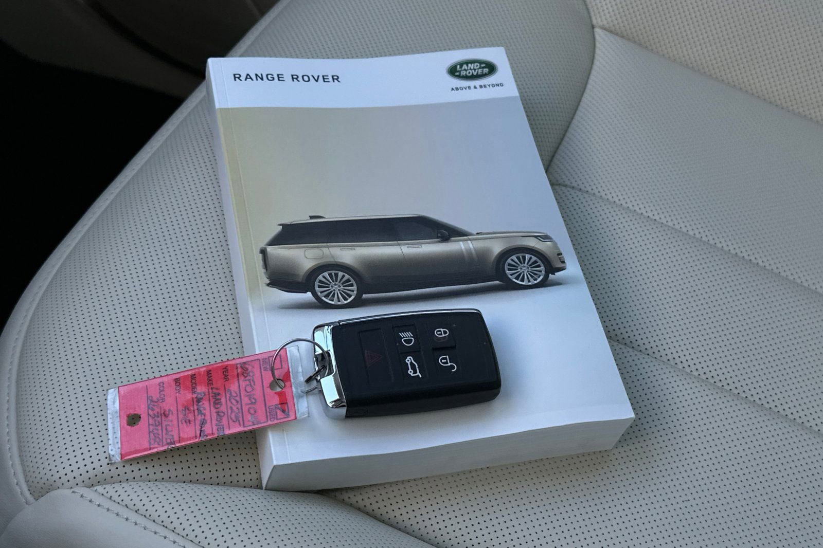 Used 2025 Land Rover Range Rover SE AWD/4WD image 10