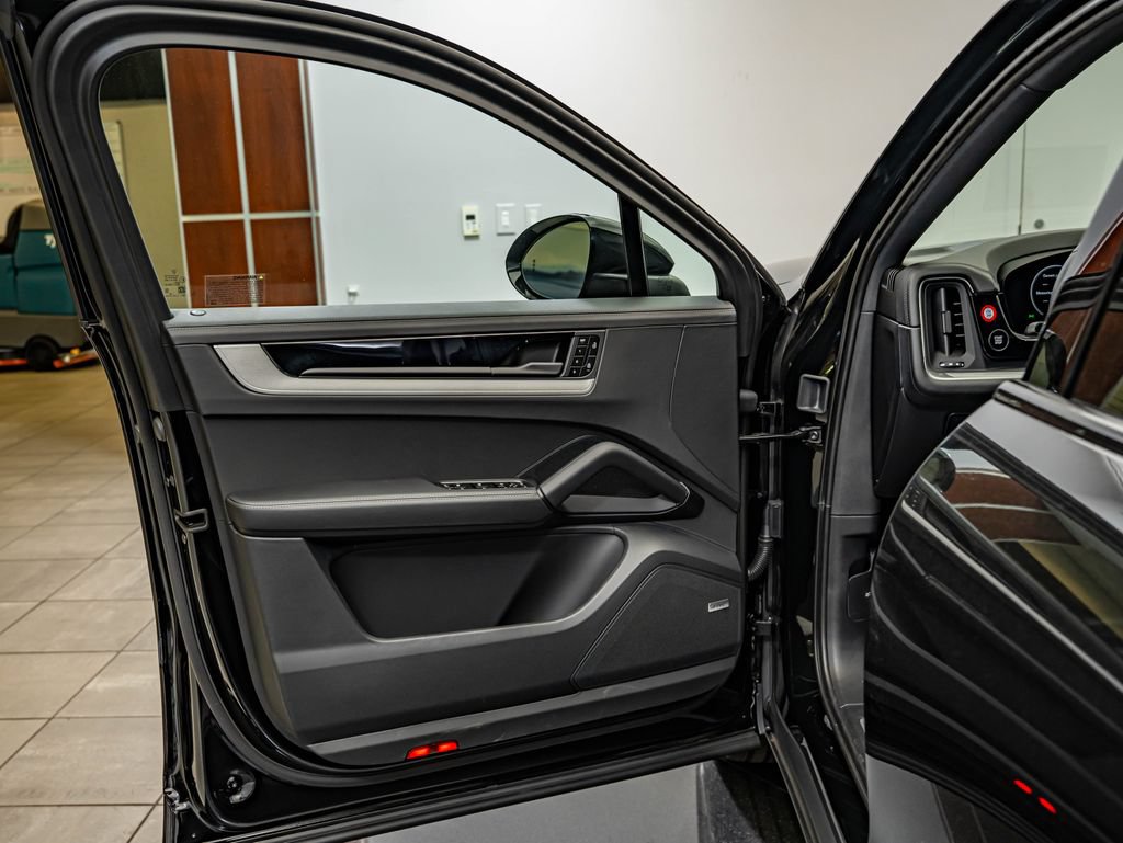 New 2026 Porsche Cayenne Coupe AWD/4WD image 22