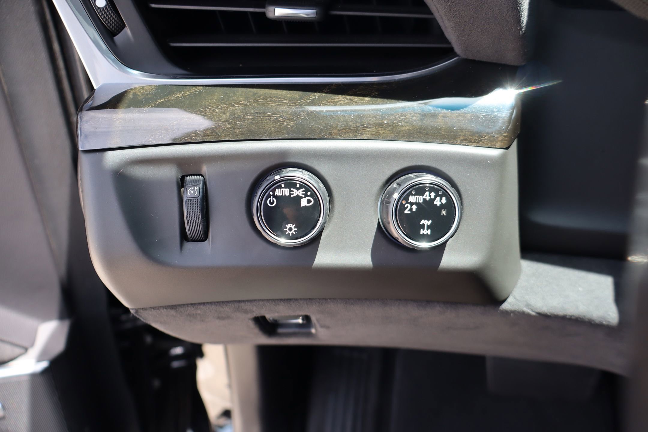 Used 2020 Cadillac Escalade ESV Platinum AWD/4WD image 14