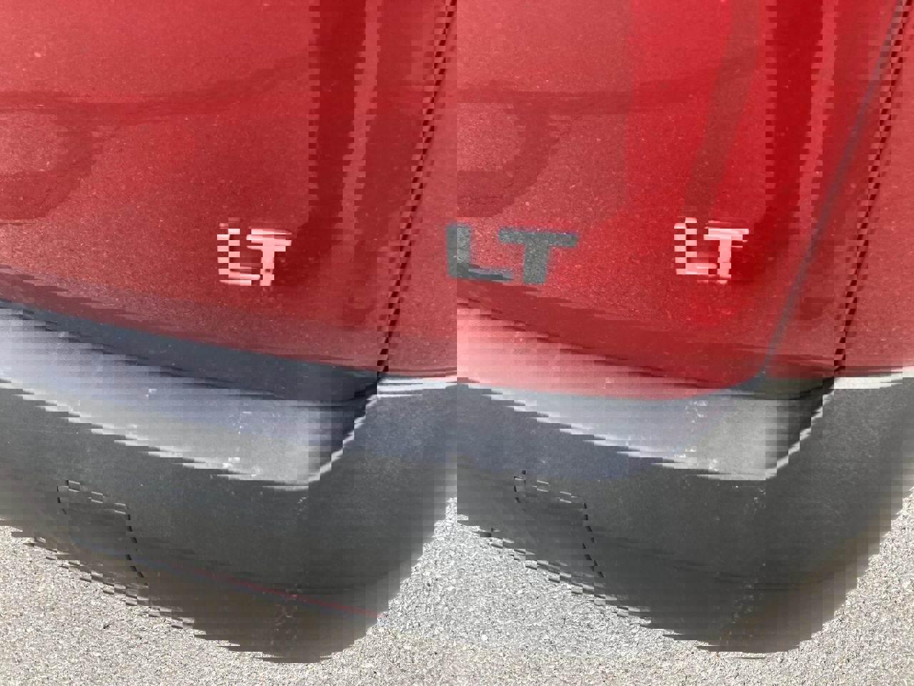 Used 2023 Chevrolet Traverse LT image 9