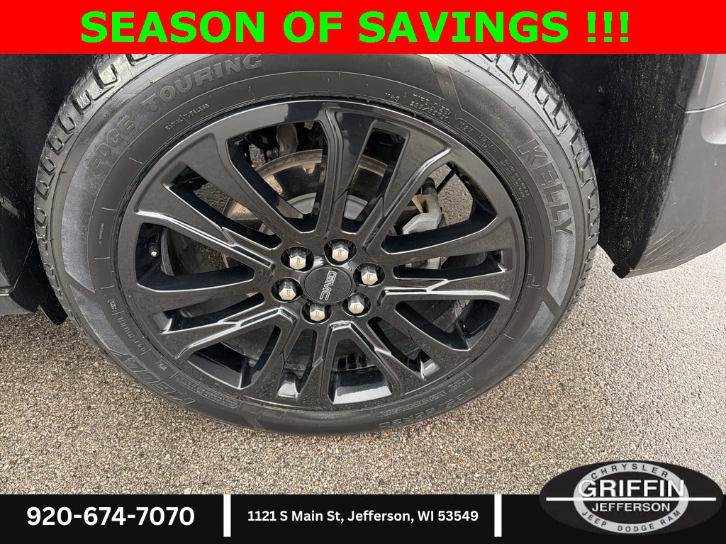 Used 2023 GMC Acadia SLE w/ Driver Convenience Package image 13