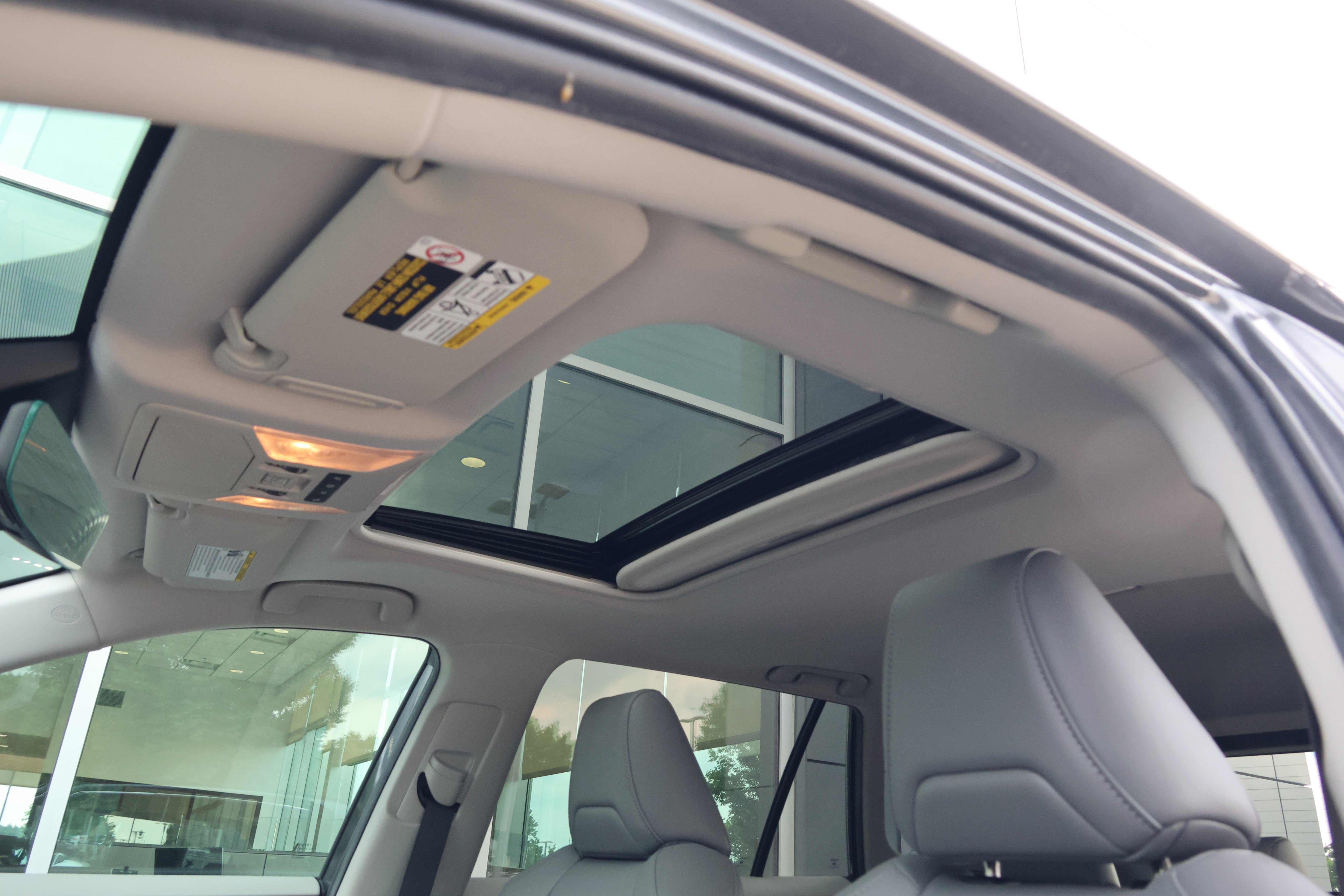 Used 2019 Toyota RAV4 XLE Premium FWD image 28
