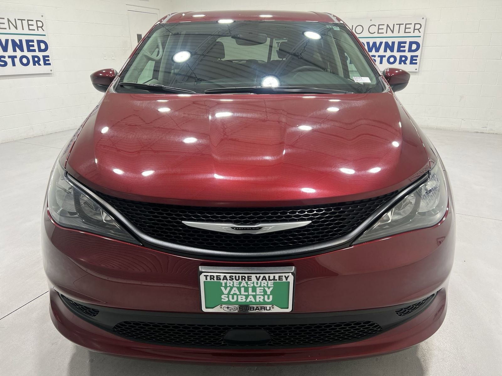 Used 2023 Chrysler Voyager LX FWD image 3