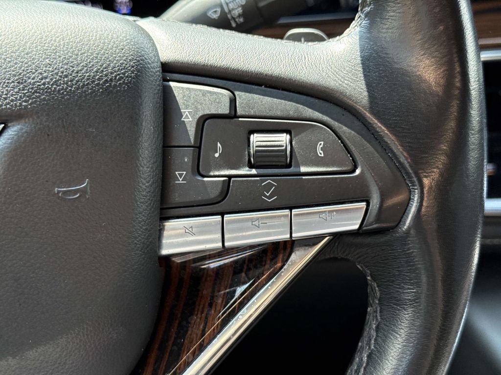 Used 2023 Cadillac Escalade ESV Luxury AWD/4WD image 36