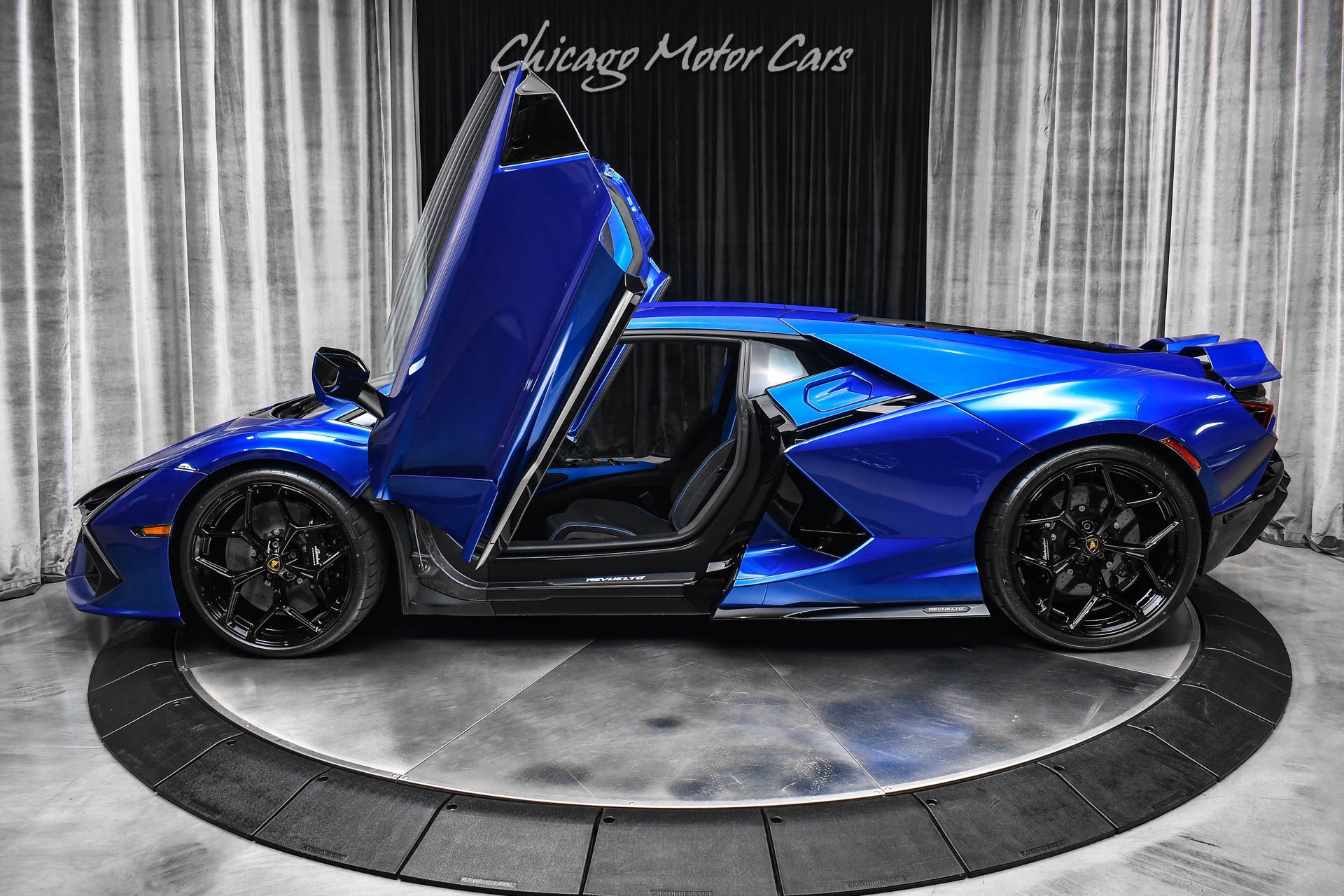Used 2025 Lamborghini Revuelto image 28