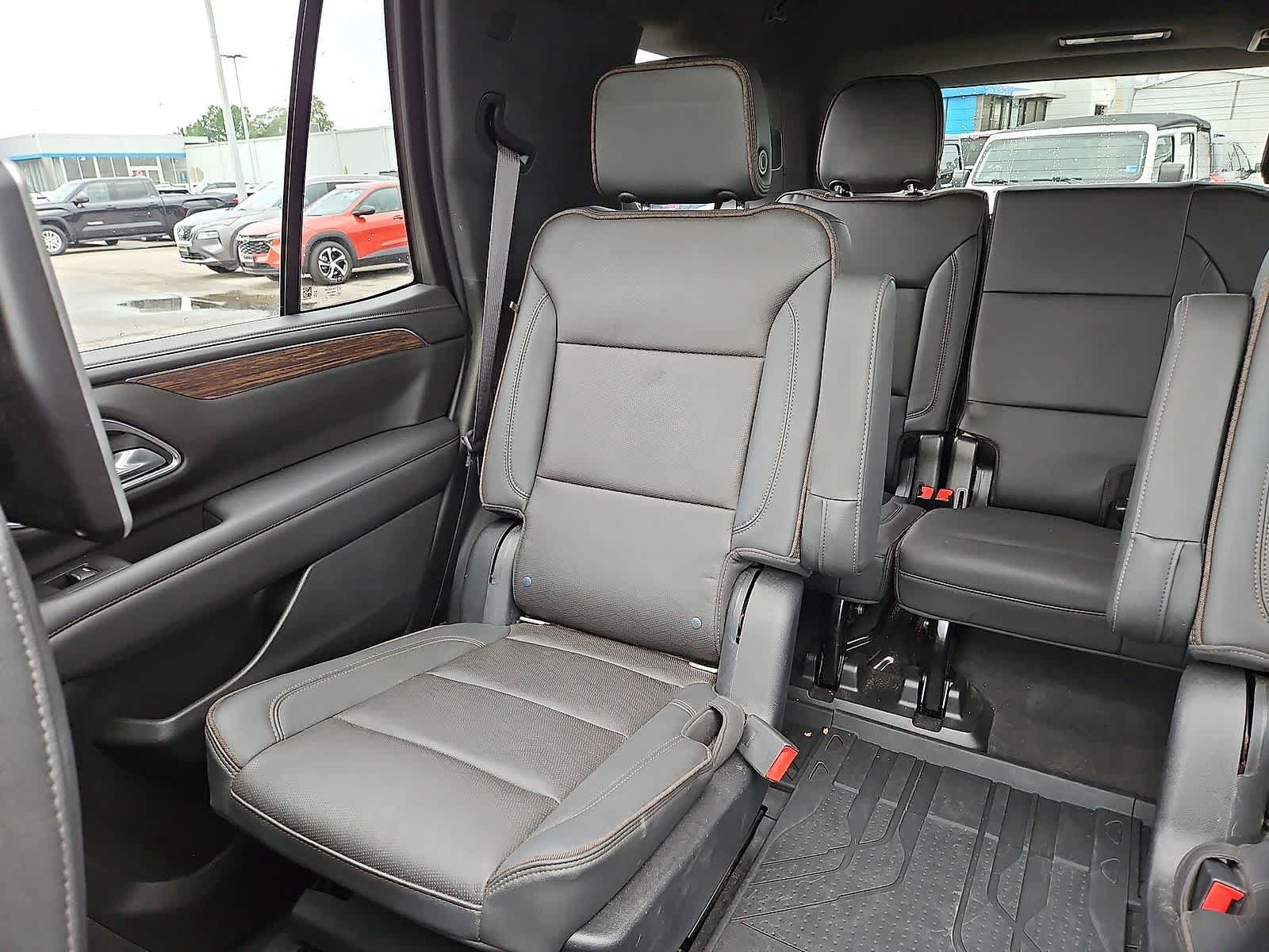 Used 2022 Chevrolet Tahoe High Country w/ Premium Package AWD/4WD image 13