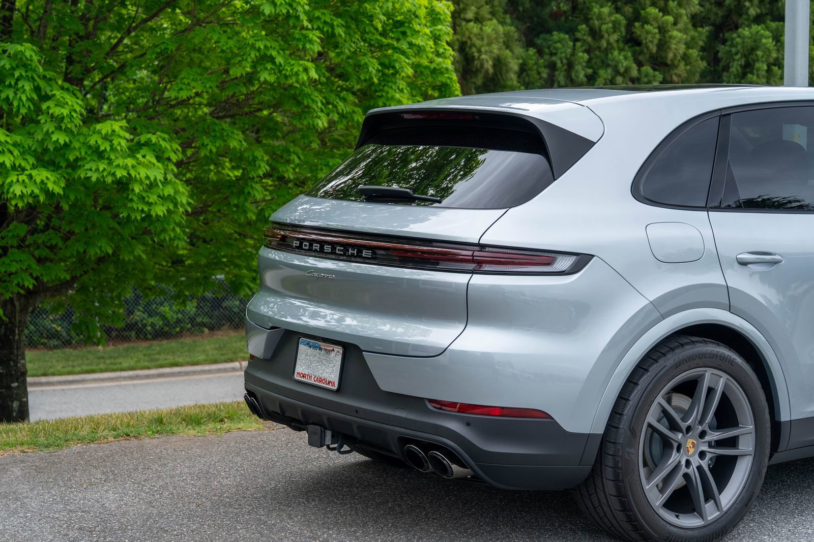 Certified 2024 Porsche Cayenne AWD/4WD image 13