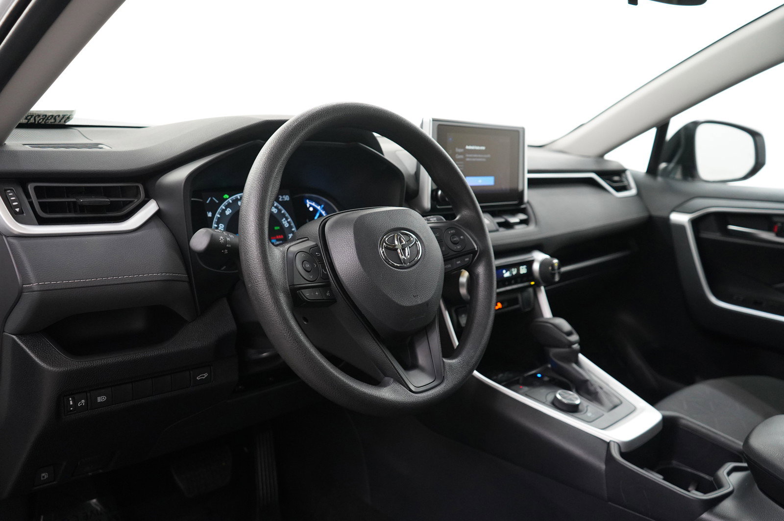 Used 2025 Toyota RAV4 XLE image 17