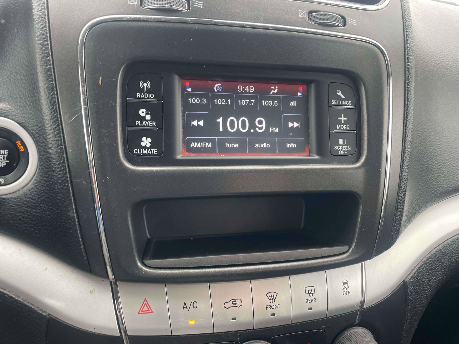 Used 2019 Dodge Journey SE image 9